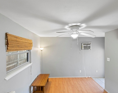 7808 Watson St - Photo Thumbnail 5