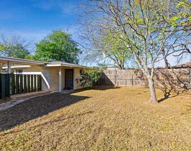7808 Watson St - Photo Thumbnail 2