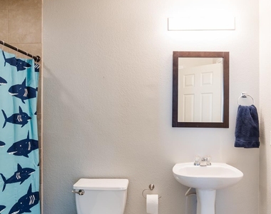 532 Sampson - Photo Thumbnail 8