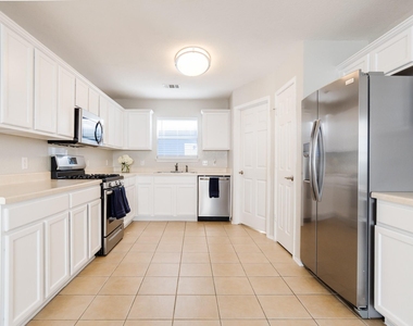 532 Sampson - Photo Thumbnail 14