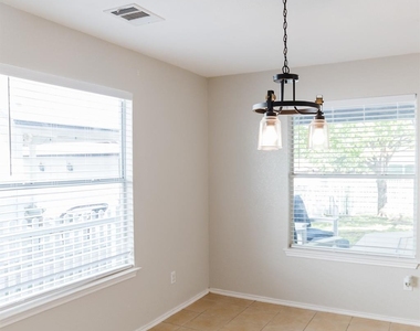 532 Sampson - Photo Thumbnail 10
