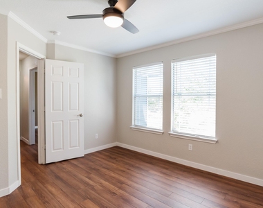 532 Sampson - Photo Thumbnail 27