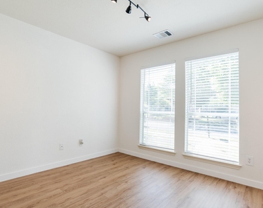 532 Sampson - Photo Thumbnail 5