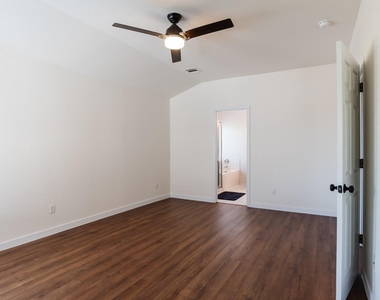 532 Sampson - Photo Thumbnail 21