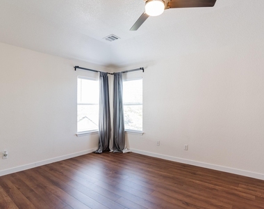 532 Sampson - Photo Thumbnail 19