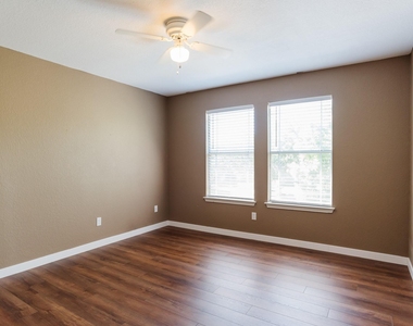 532 Sampson - Photo Thumbnail 29
