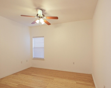 10312 Lone Pine Ln - Photo Thumbnail 13