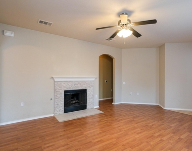 10312 Lone Pine Ln - Photo Thumbnail 2
