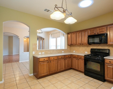 10312 Lone Pine Ln - Photo Thumbnail 8