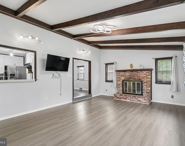 556 Anne Street - Photo Thumbnail 18