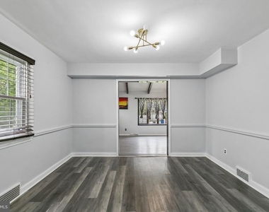 556 Anne Street - Photo Thumbnail 28