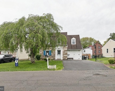 556 Anne Street - Photo Thumbnail 4