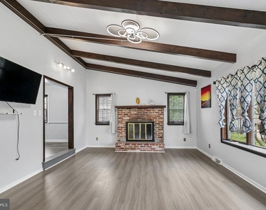 556 Anne Street - Photo Thumbnail 20