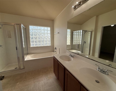 104 Lava Bed Dr - Photo Thumbnail 8