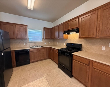 104 Lava Bed Dr - Photo Thumbnail 3