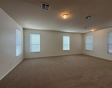 104 Lava Bed Dr - Photo Thumbnail 7