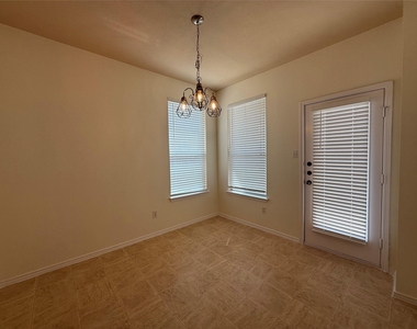 104 Lava Bed Dr - Photo Thumbnail 4