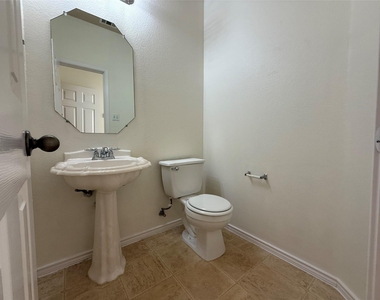 104 Lava Bed Dr - Photo Thumbnail 6