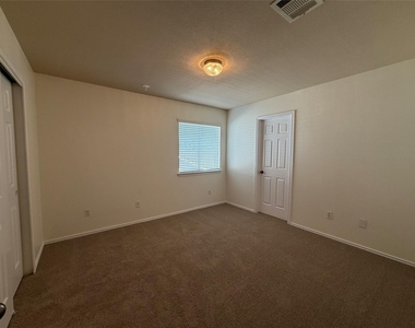 104 Lava Bed Dr - Photo Thumbnail 9