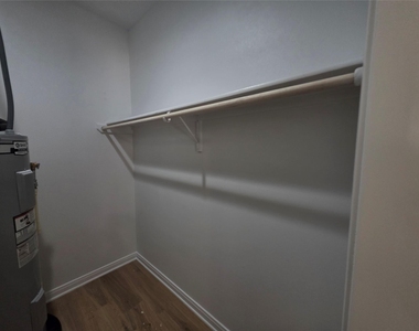 100 E 7th St - Photo Thumbnail 8