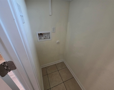 100 E 7th St - Photo Thumbnail 10
