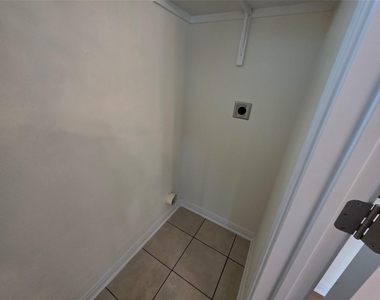 100 E 7th St - Photo Thumbnail 11