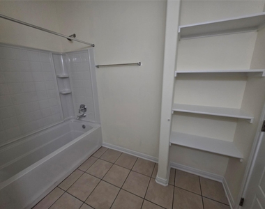 100 E 7th St - Photo Thumbnail 9
