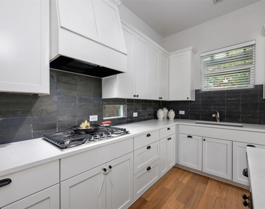 408 W 16th St - Photo Thumbnail 14