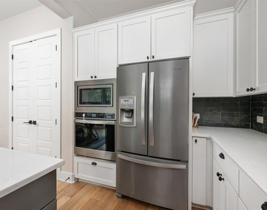 408 W 16th St - Photo Thumbnail 15