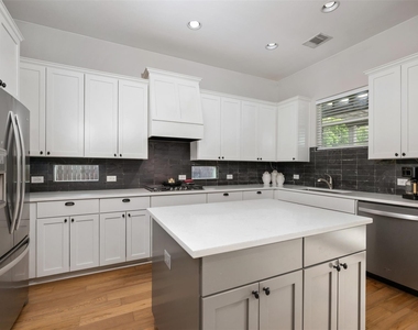 408 W 16th St - Photo Thumbnail 12