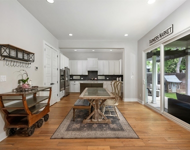 408 W 16th St - Photo Thumbnail 11