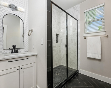408 W 16th St - Photo Thumbnail 28