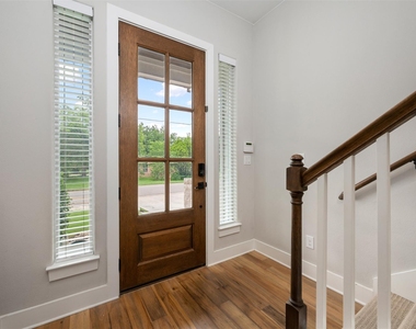 408 W 16th St - Photo Thumbnail 2