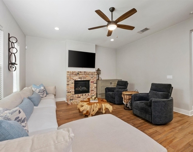 408 W 16th St - Photo Thumbnail 9