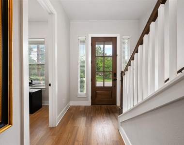 408 W 16th St - Photo Thumbnail 3