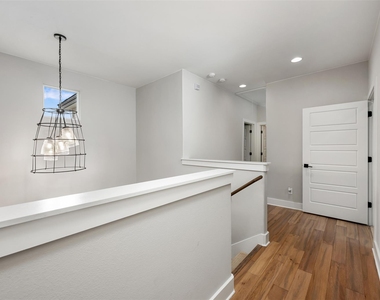 408 W 16th St - Photo Thumbnail 23