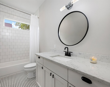 408 W 16th St - Photo Thumbnail 17