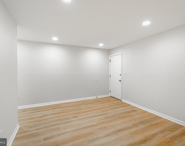 300 N Penn Street - Photo Thumbnail 7