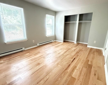 845 Poplar Street - Photo Thumbnail 6