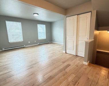 845 Poplar Street - Photo Thumbnail 3