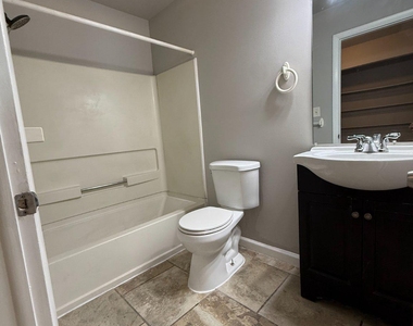 845 Poplar Street - Photo Thumbnail 4