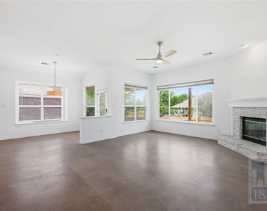 2217 Speidel Dr - Photo Thumbnail 9