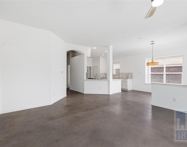 2217 Speidel Dr - Photo Thumbnail 10