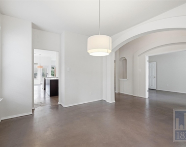 2217 Speidel Dr - Photo Thumbnail 3