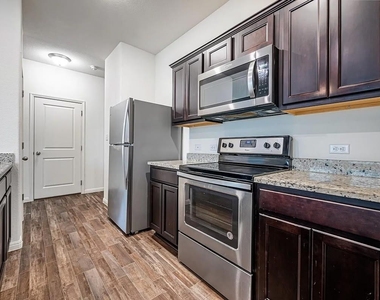 19408 Samuel Welch Way - Photo Thumbnail 9