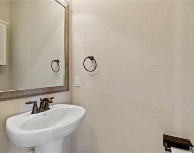 2337 Muzzie Ln - Photo Thumbnail 15