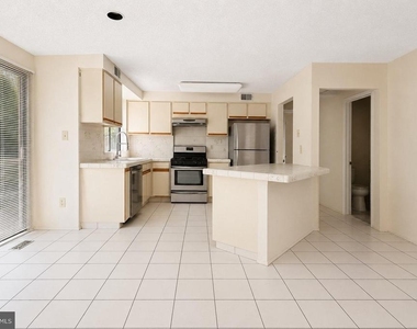 83 Sayre Drive - Photo Thumbnail 10