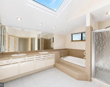 83 Sayre Drive - Photo Thumbnail 19