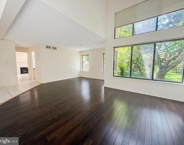 83 Sayre Drive - Photo Thumbnail 6