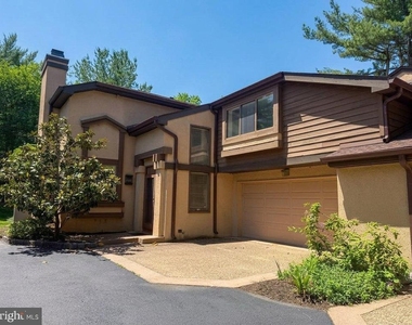 83 Sayre Drive - Photo Thumbnail 3